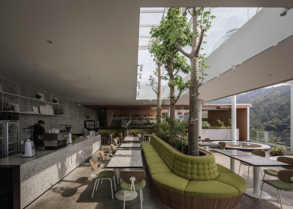 深圳南山生態(tài)多功能餐廳綠色休息沙發(fā)裝修設(shè)計(jì)