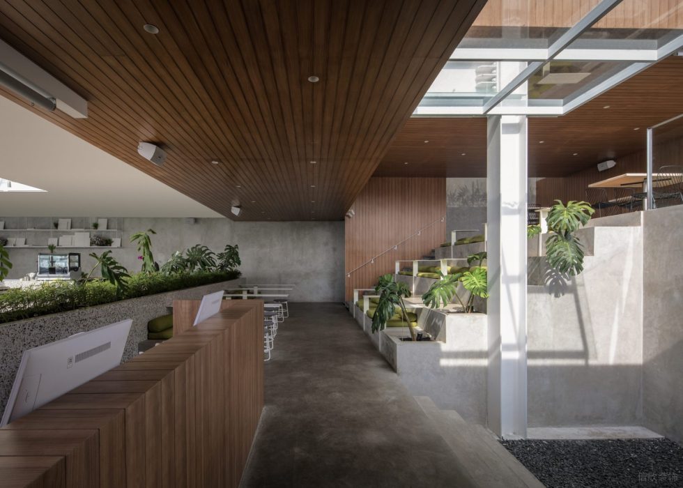 深圳南山生態(tài)多功能餐廳木紋過道裝修設(shè)計(jì)