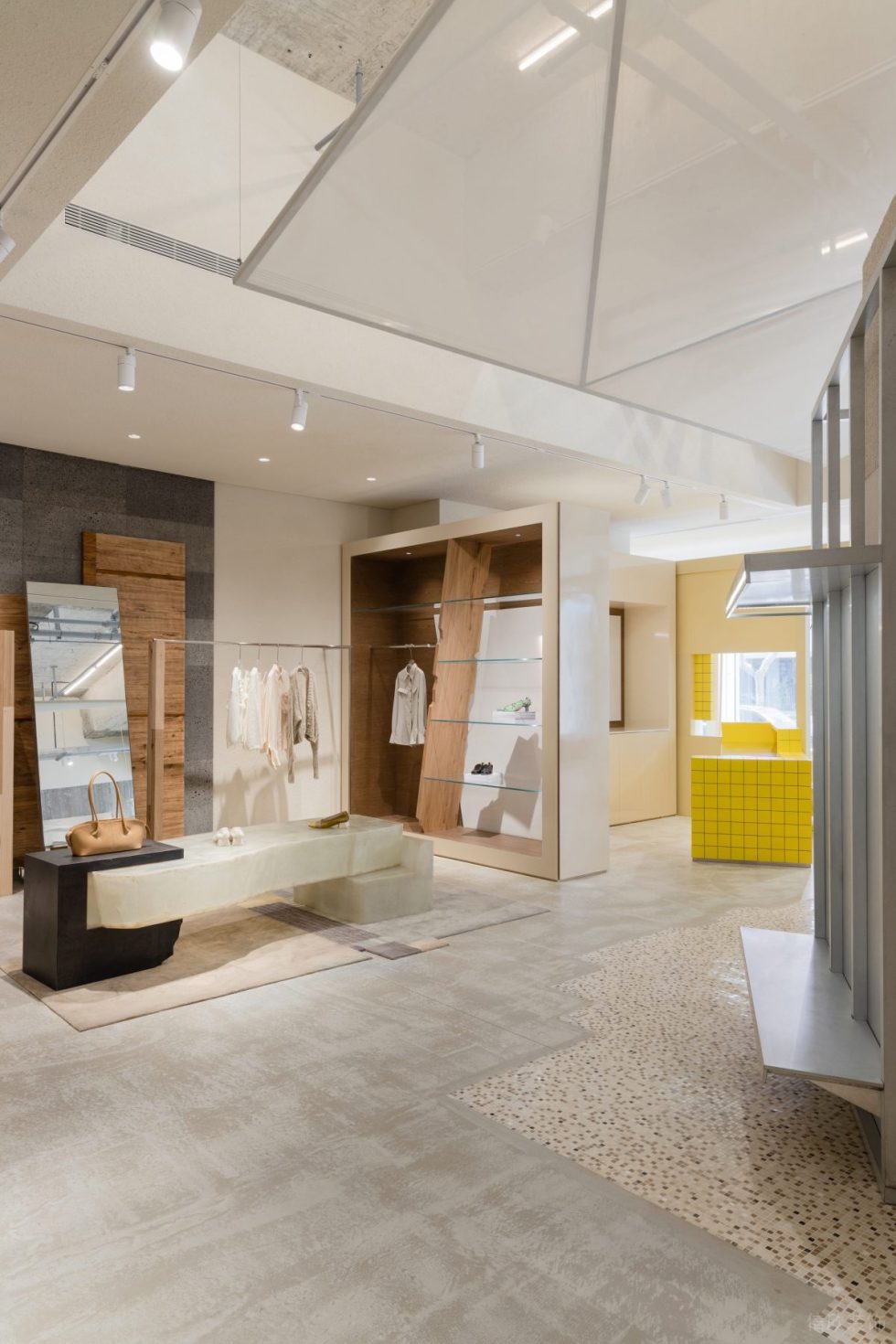 現(xiàn)代風(fēng)服裝店旗艦店裝修設(shè)計(jì)-原結(jié)構(gòu)水泥頂面 現(xiàn)代風(fēng)服裝店旗艦店裝修設(shè)計(jì)-原結(jié)構(gòu)水泥頂面