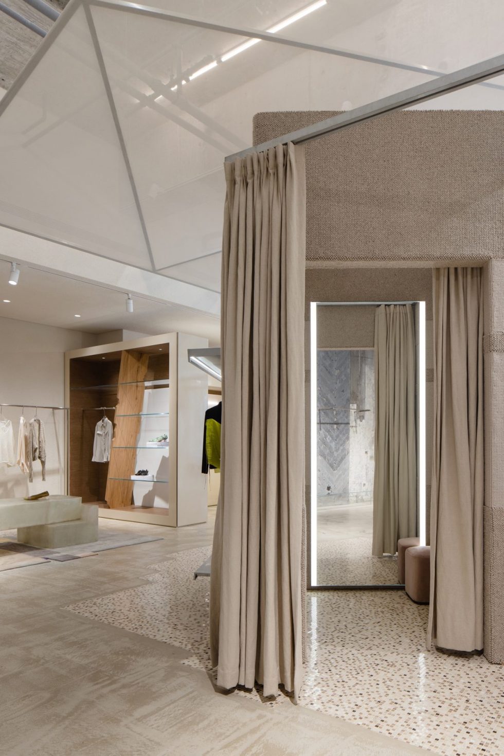 現(xiàn)代風(fēng)服裝店旗艦店裝修設(shè)計(jì)-絨布藝試衣間 現(xiàn)代風(fēng)服裝店旗艦店裝修設(shè)計(jì)-絨布藝試衣間