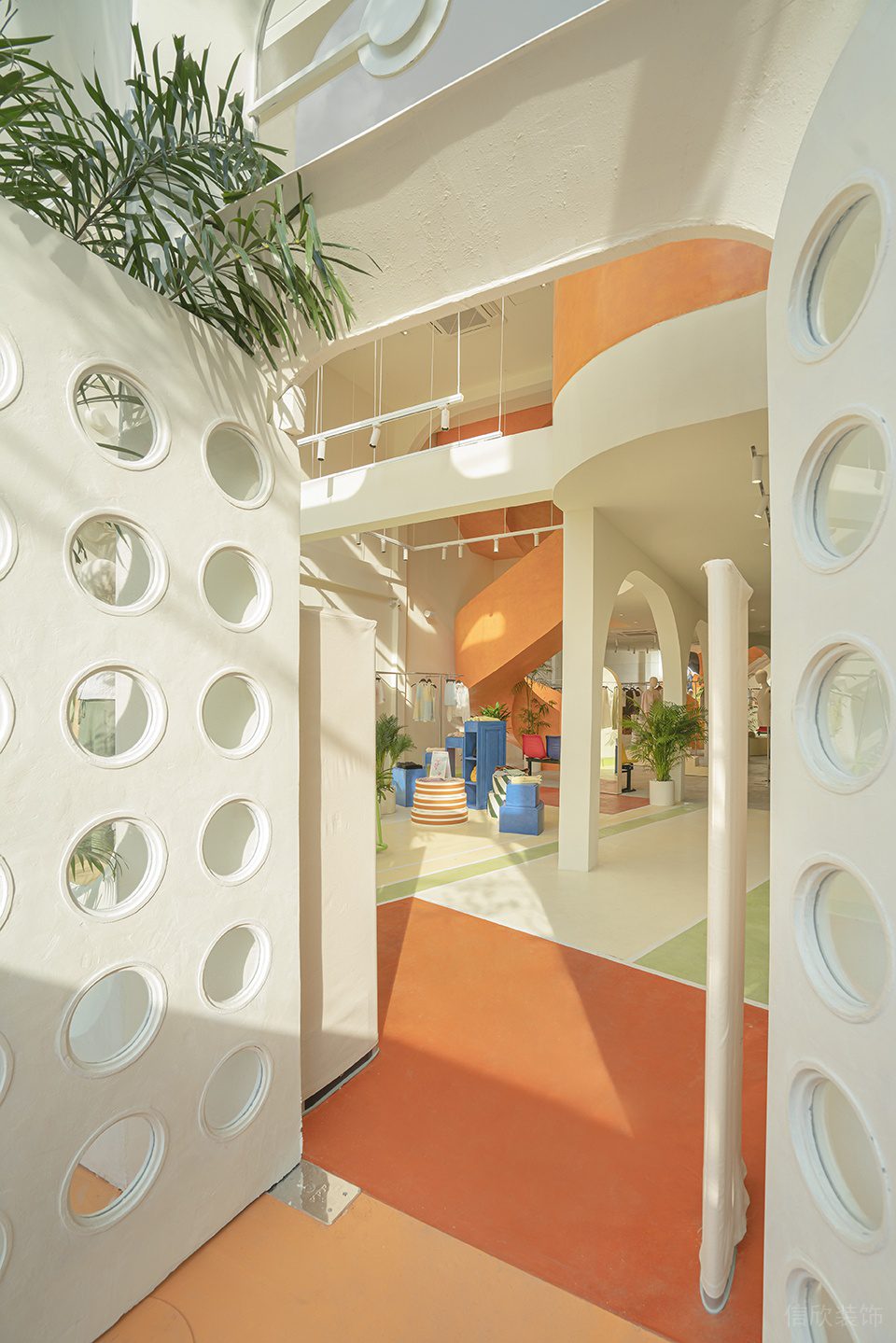 深圳市龍崗區(qū)坪地現(xiàn)代風(fēng)服裝店libe旗艦裝修設(shè)計(jì)-入戶 深圳市龍崗區(qū)坪地現(xiàn)代風(fēng)服裝店libe旗艦裝修設(shè)計(jì)-入戶