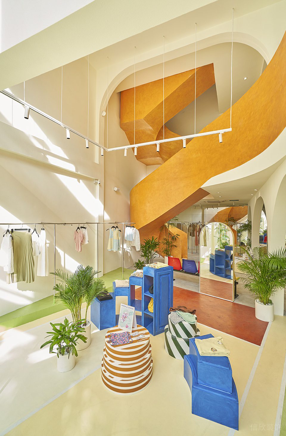 深圳市龍崗區(qū)坪地現(xiàn)代風(fēng)服裝店libe旗艦裝修設(shè)計(jì)-黃色旋轉(zhuǎn)式樓梯 深圳市龍崗區(qū)坪地現(xiàn)代風(fēng)服裝店libe旗艦裝修設(shè)計(jì)-黃色旋轉(zhuǎn)式樓梯