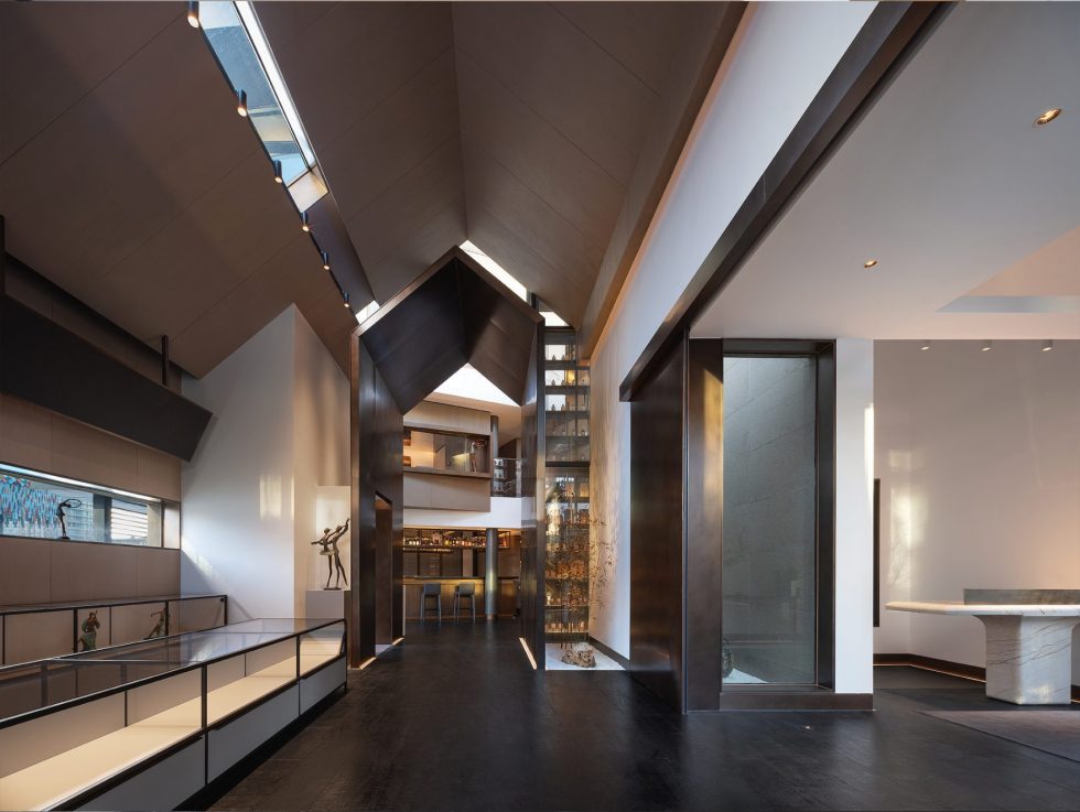 深圳市龍崗區新中式風格餐廳三角頂廊道裝修設計