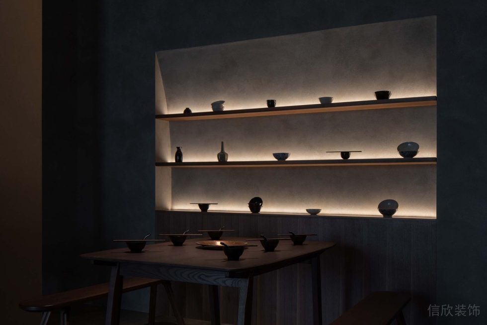 深圳市龍崗區(qū)中式風(fēng)格餐廳白色柔光墻壁展臺裝修設(shè)計