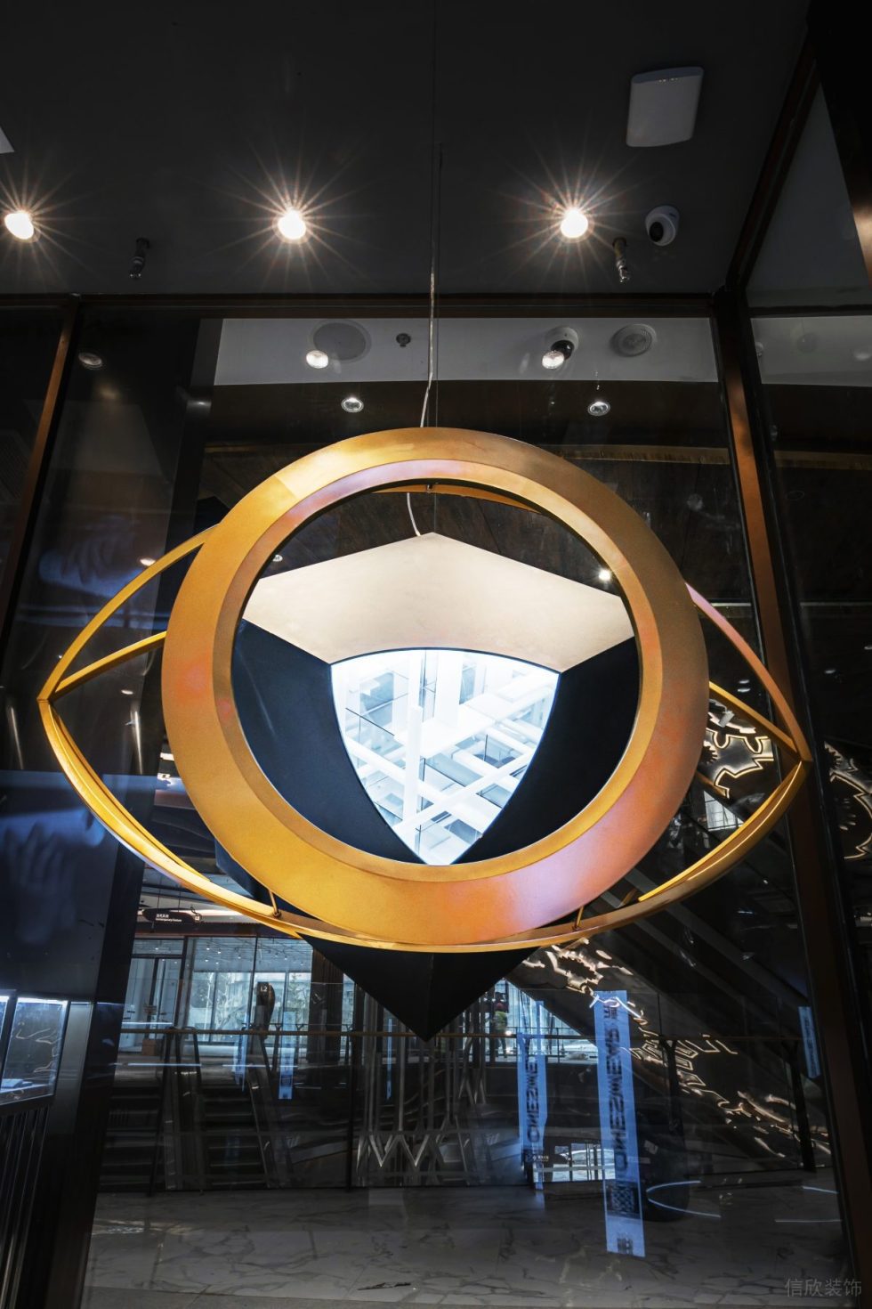 深圳市羅湖區(qū)蔡屋圍現(xiàn)代風(fēng)買(mǎi)手店體驗(yàn)店裝修設(shè)計(jì)-現(xiàn)代風(fēng)黃色藝術(shù)造型吊燈 深圳市羅湖區(qū)蔡屋圍現(xiàn)代風(fēng)買(mǎi)手店體驗(yàn)店裝修設(shè)計(jì)-現(xiàn)代風(fēng)黃色藝術(shù)造型吊燈