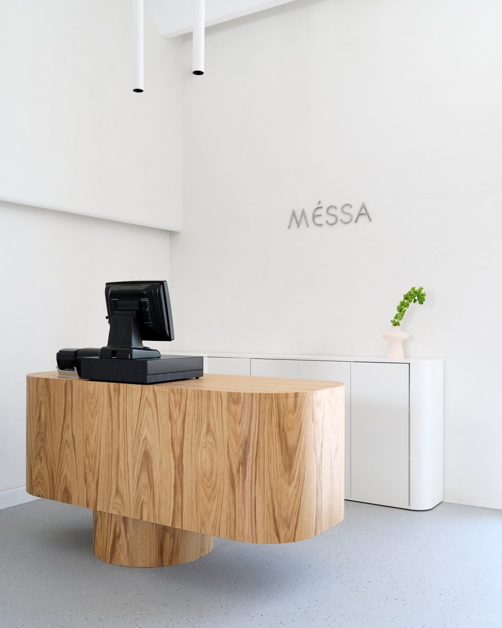 深圳市龍華區(qū)大浪侘寂風(fēng)服裝店裝修設(shè)計(jì) 前臺(tái)