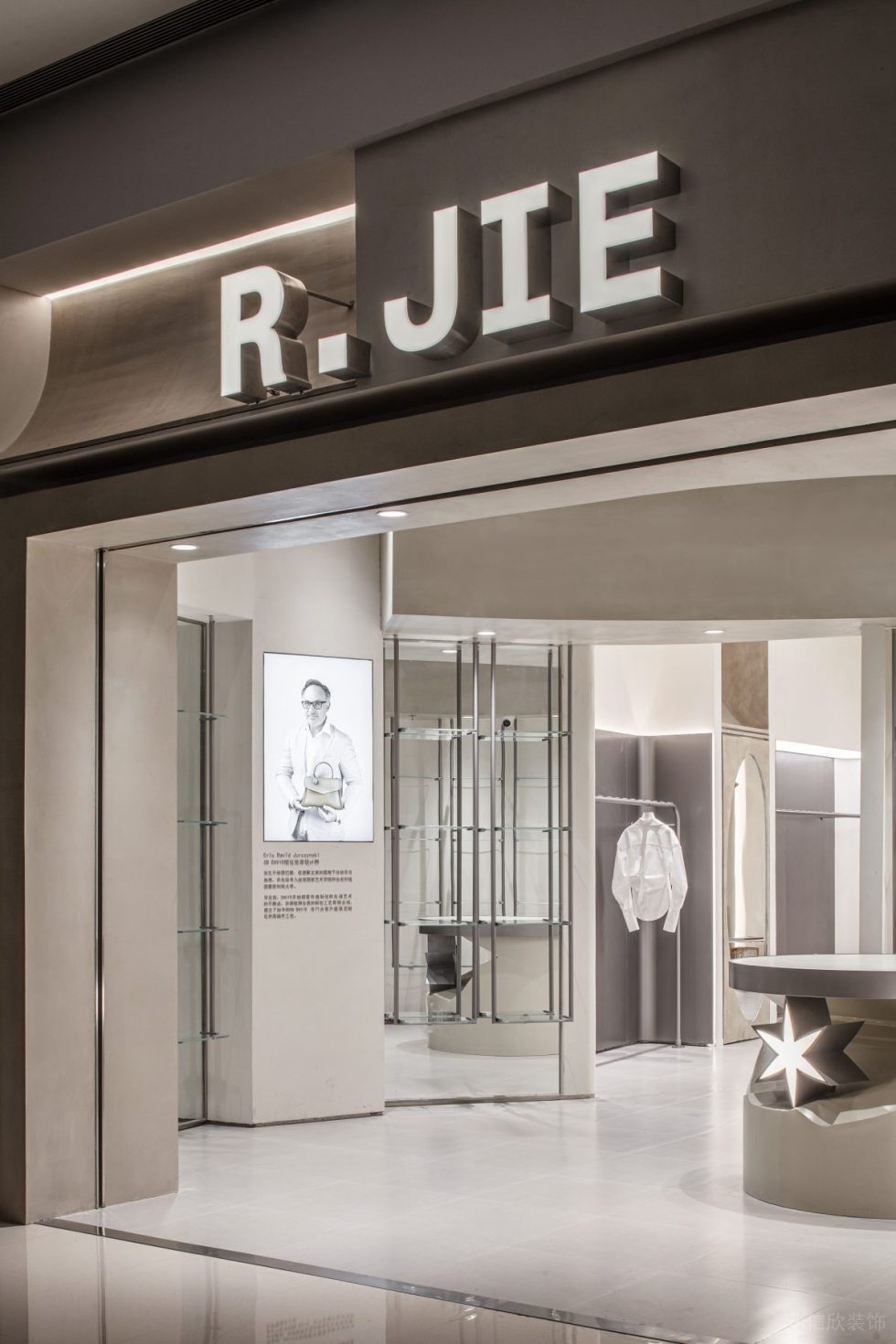 深圳市龍華區(qū)觀(guān)瀾服裝買(mǎi)手店裝修設(shè)計(jì) 門(mén)面二