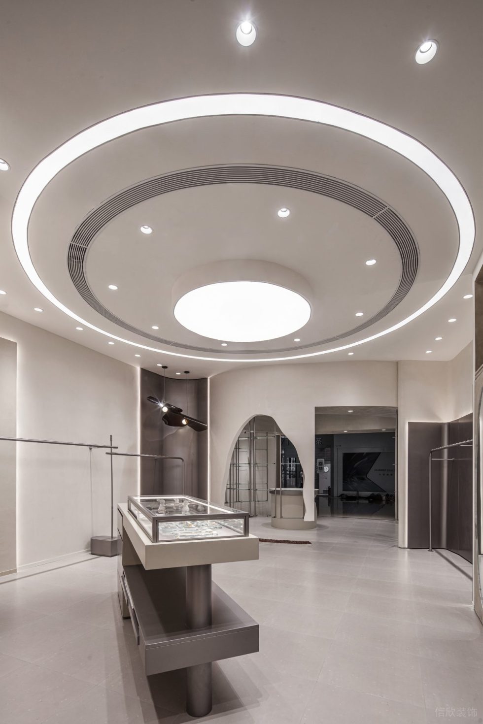 深圳市龍華區(qū)觀(guān)瀾服裝買(mǎi)手店裝修設(shè)計(jì) 首飾展柜