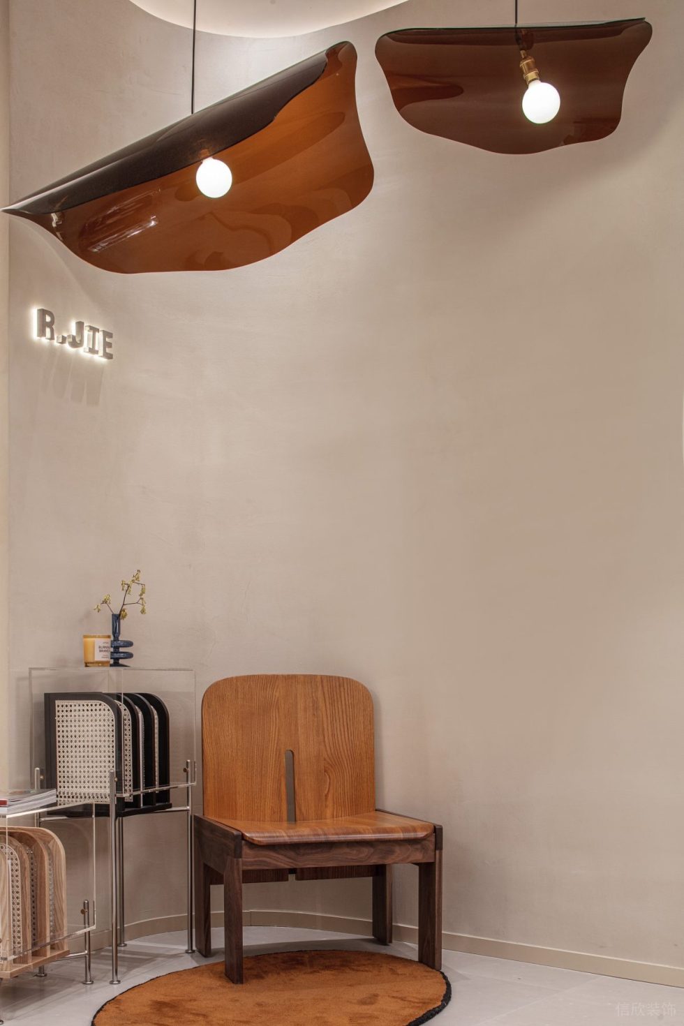 深圳市龍華區(qū)觀(guān)瀾服裝買(mǎi)手店裝修設(shè)計(jì) 休息區(qū)