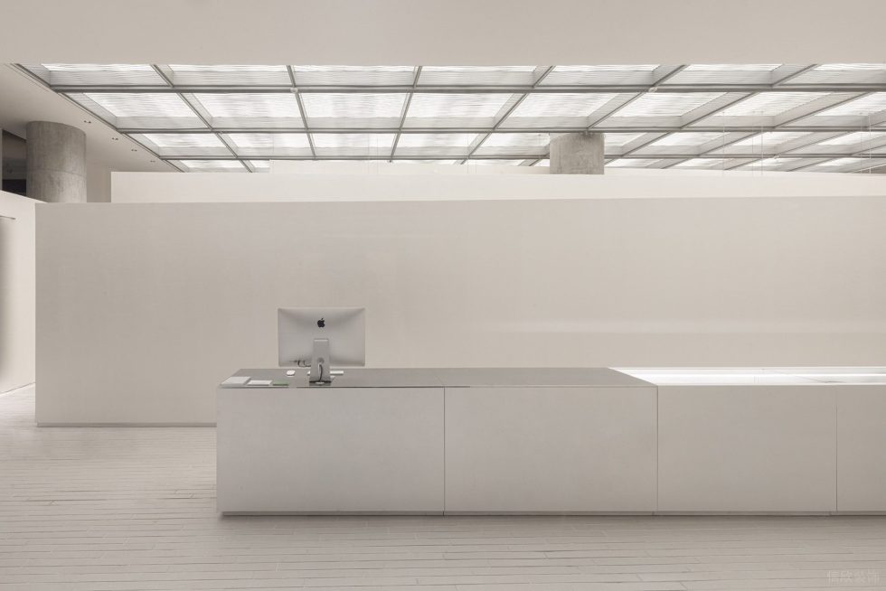 現(xiàn)代風(fēng)服裝店裝修設(shè)計(jì)-玻璃珠寶展柜前臺(tái) 現(xiàn)代風(fēng)服裝店裝修設(shè)計(jì)-玻璃珠寶展柜前臺(tái)