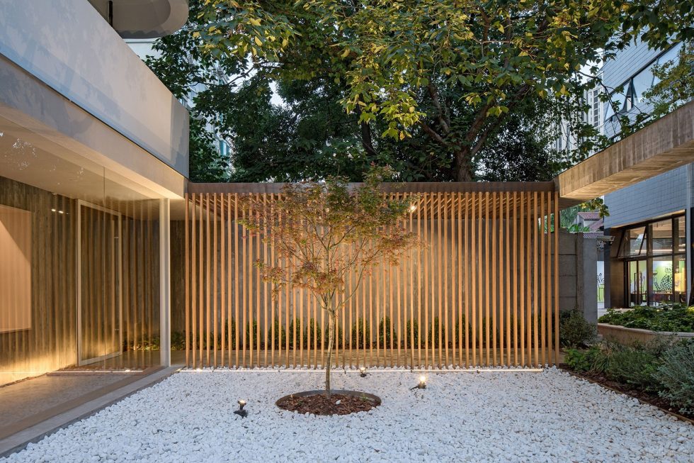 深圳市羅湖區(qū)人民南輕奢風(fēng)女裝店emme品牌店裝修設(shè)計(jì)-室內(nèi)枯山水景觀 深圳市羅湖區(qū)人民南輕奢風(fēng)女裝店emme品牌店裝修設(shè)計(jì)-室內(nèi)枯山水景觀