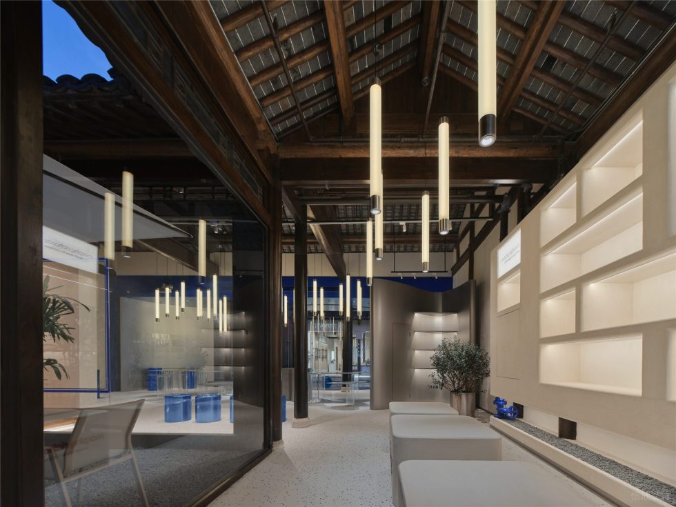 深圳市南山區后海taic工藝品店裝修設計實景圖-三角形中式瓦片頂面 深圳市南山區后海taic工藝品店裝修設計實景圖-三角形中式瓦片頂面