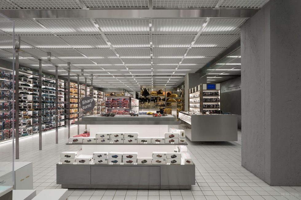 深圳市南山區(qū)后海新型科技風(fēng)潮牌店買手店X11全球旗艦店裝修設(shè)計(jì)-潮品展區(qū) 深圳市南山區(qū)后海新型科技風(fēng)潮牌店買手店X11全球旗艦店裝修設(shè)計(jì)-潮品展區(qū)