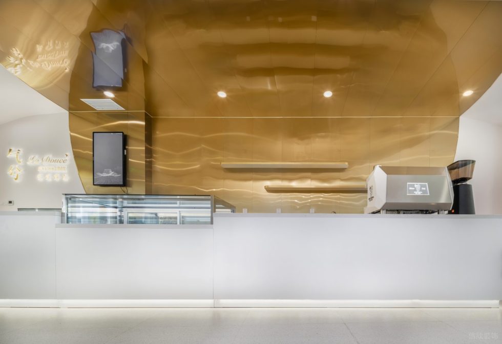 深圳市南山區(qū)科技園現(xiàn)代風(fēng)烘培體驗店裝修設(shè)計效果圖-入口收銀區(qū)