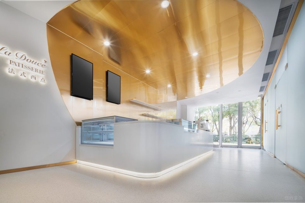 深圳市南山區(qū)科技園現(xiàn)代風(fēng)烘培體驗店裝修設(shè)計效果圖-入口收銀區(qū)二