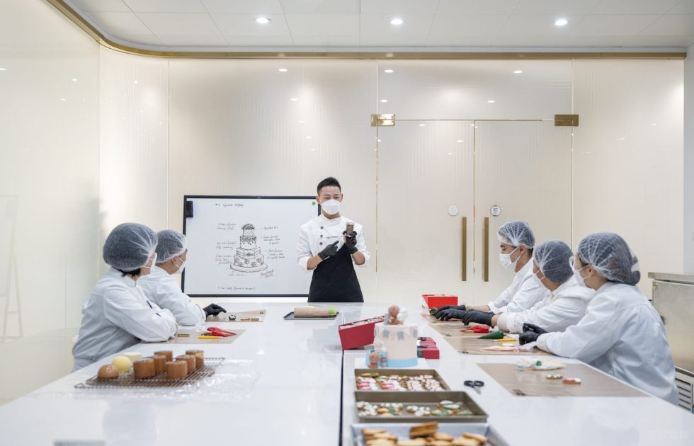 深圳市南山區(qū)科技園現(xiàn)代風(fēng)烘培體驗店裝修設(shè)計效果圖-烘焙區(qū)域