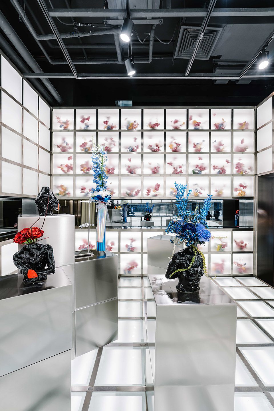 深圳市南山區(qū)南頭現(xiàn)代風(fēng)dresscode花卉概念店裝修設(shè)計(jì)-高矮金屬小展臺(tái)二 深圳市南山區(qū)南頭現(xiàn)代風(fēng)dresscode花卉概念店裝修設(shè)計(jì)-高矮金屬小展臺(tái)二