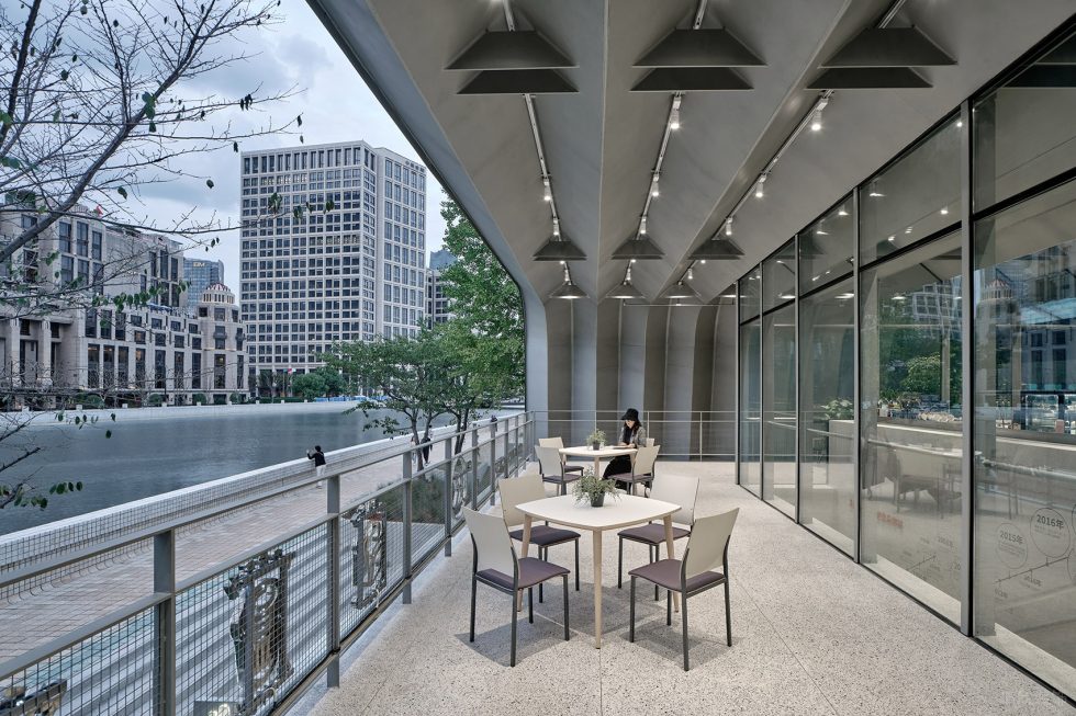 深圳市南山區南油中石化加油站實景效果圖-零售店觀景陽臺休息區 深圳市南山區南油中石化加油站實景效果圖-零售店觀景陽臺休息區