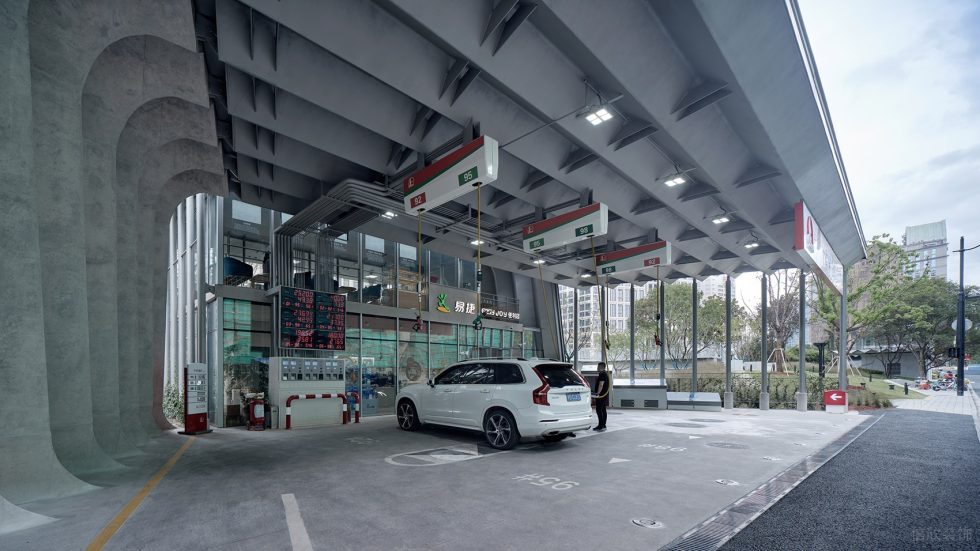 加油站灰色鋼結(jié)構(gòu)雨棚