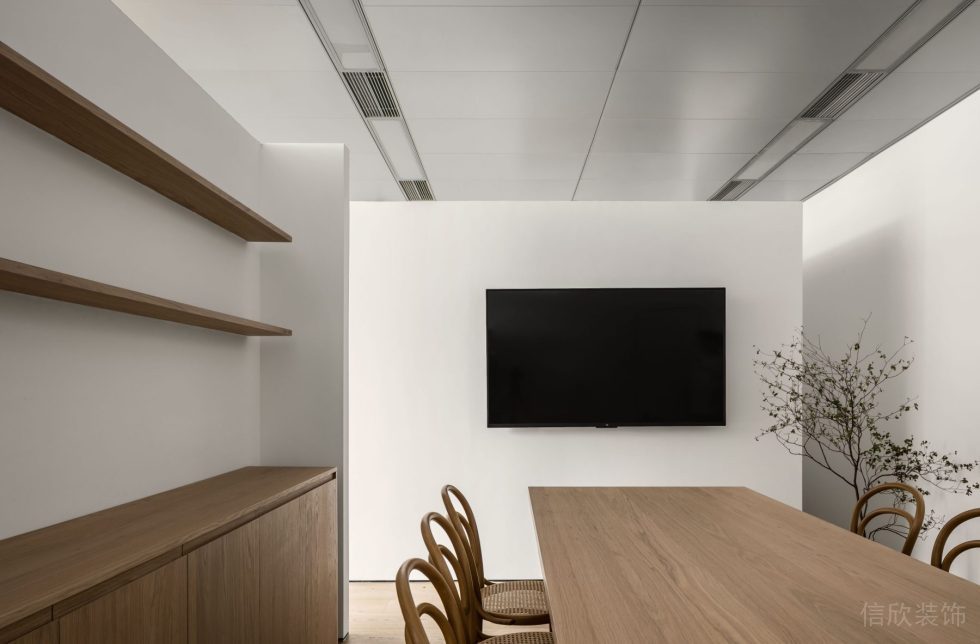 深圳市南山區(qū)天瓏大廈現(xiàn)代簡約原木風(fēng)辦公室裝修設(shè)計方案 辦公區(qū)