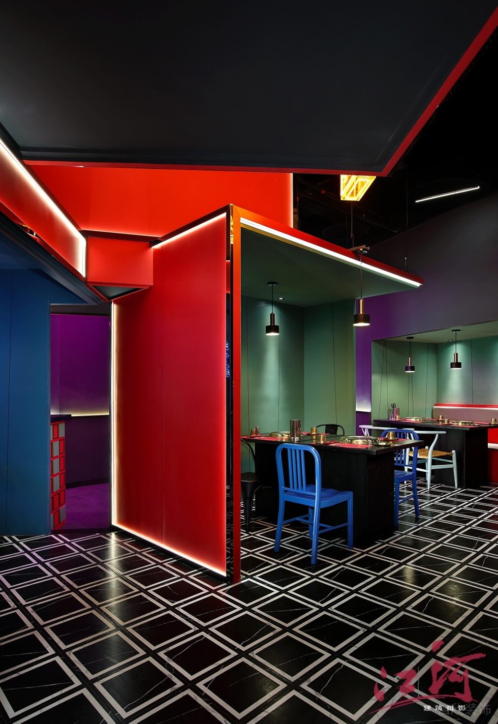 潮流中國風火鍋店色彩混搭用餐區(qū)裝修設計