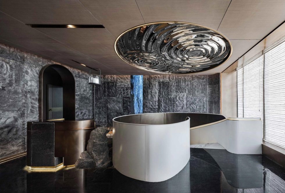 高級奢華餐廳重工天花裝修設(shè)計