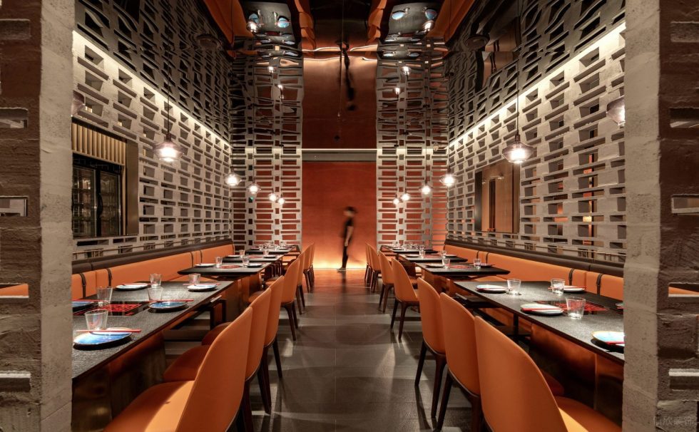 工業(yè)風(fēng)火鍋店鏤空隔墻裝修設(shè)計(jì)