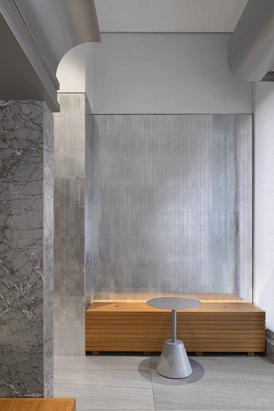 工業簡約風飲品店錫箔板背景墻裝修設計