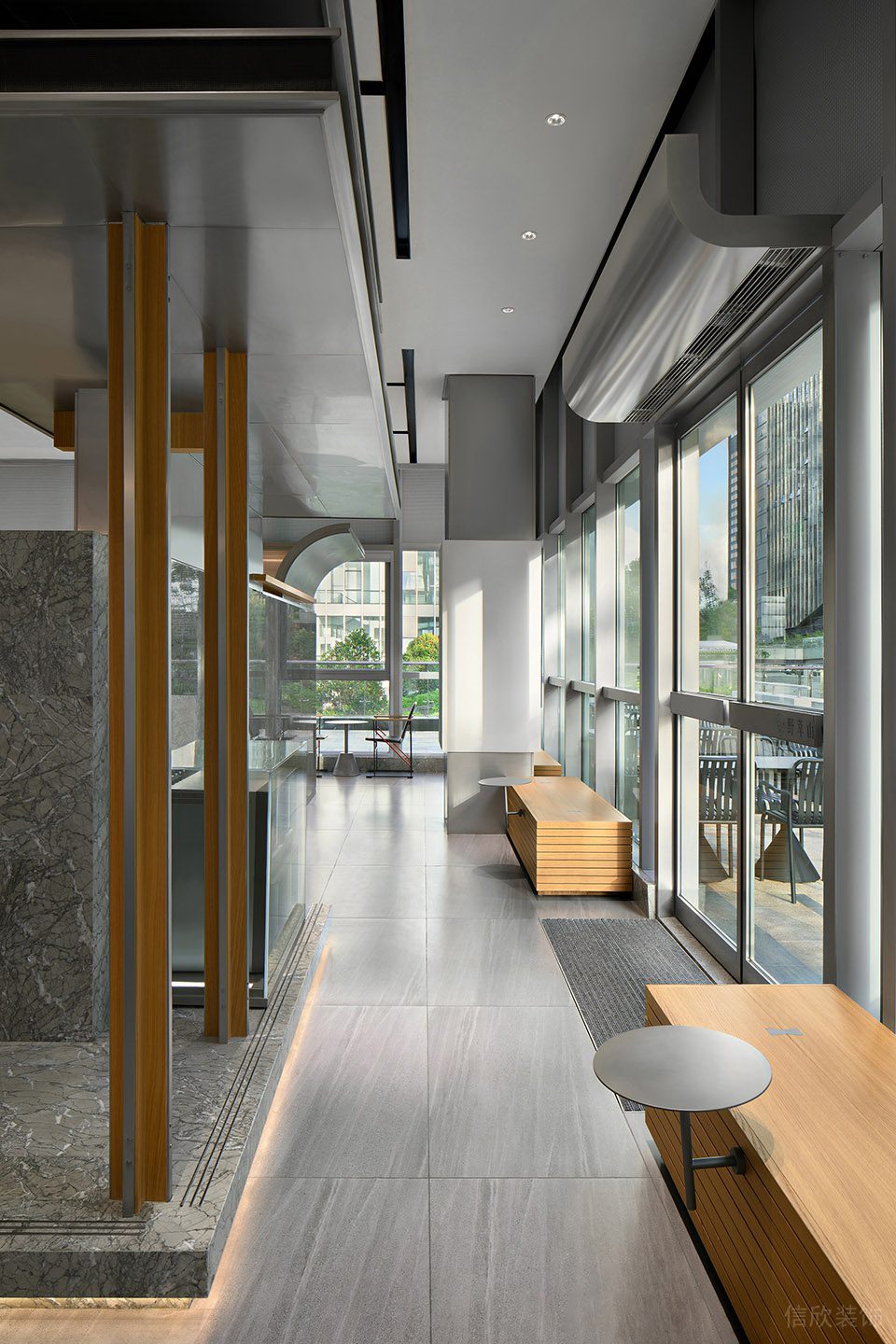 工業簡約風飲品店銀灰色地磚與天花裝修設計