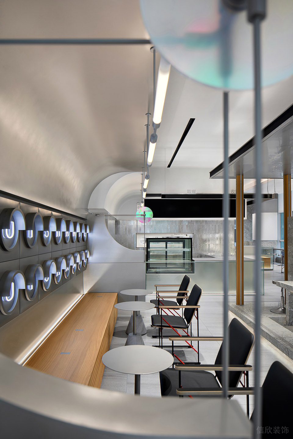 工業簡約風飲品店原木卡座裝修設計