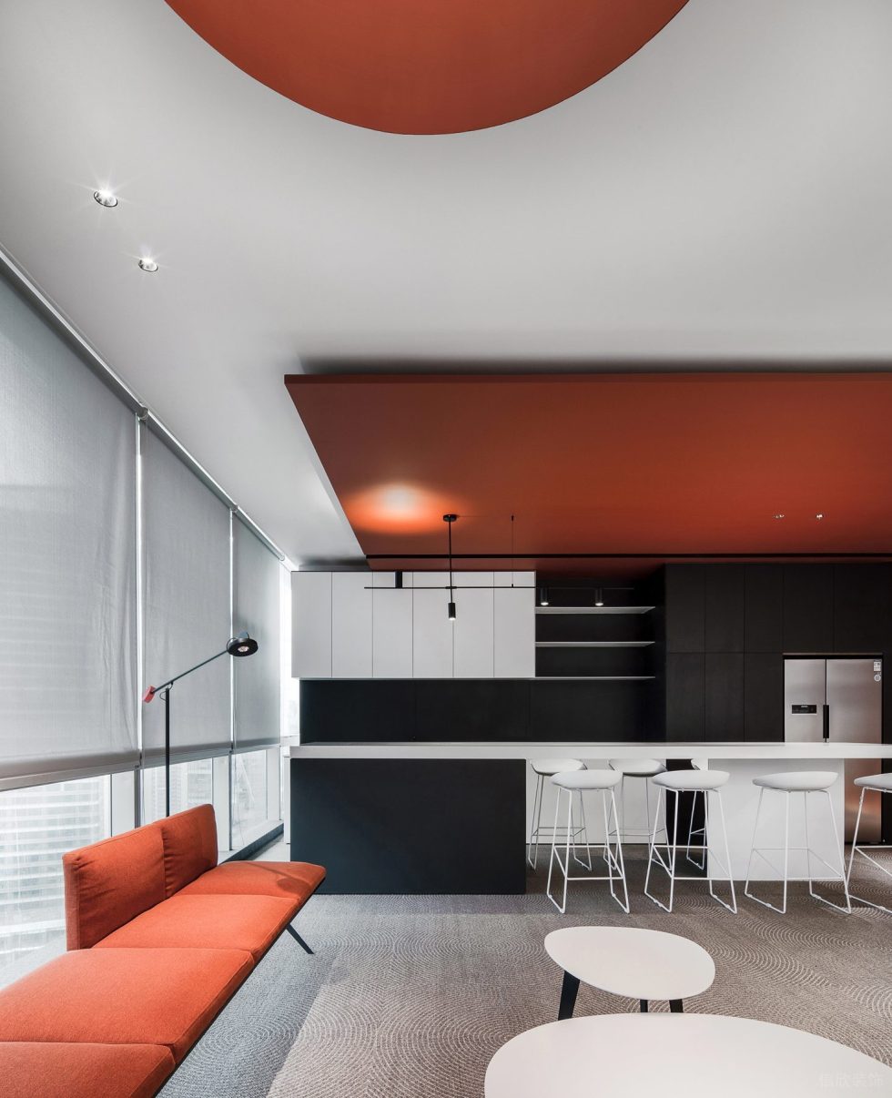 紅白色現代風辦公室裝修設計紅色布藝休閑沙發 紅白色現代風辦公室裝修設計紅色布藝休閑沙發