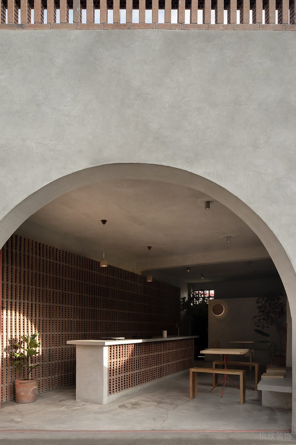 極簡(jiǎn)大地質(zhì)感西餐廳環(huán)形拱門外觀裝修設(shè)計(jì)
