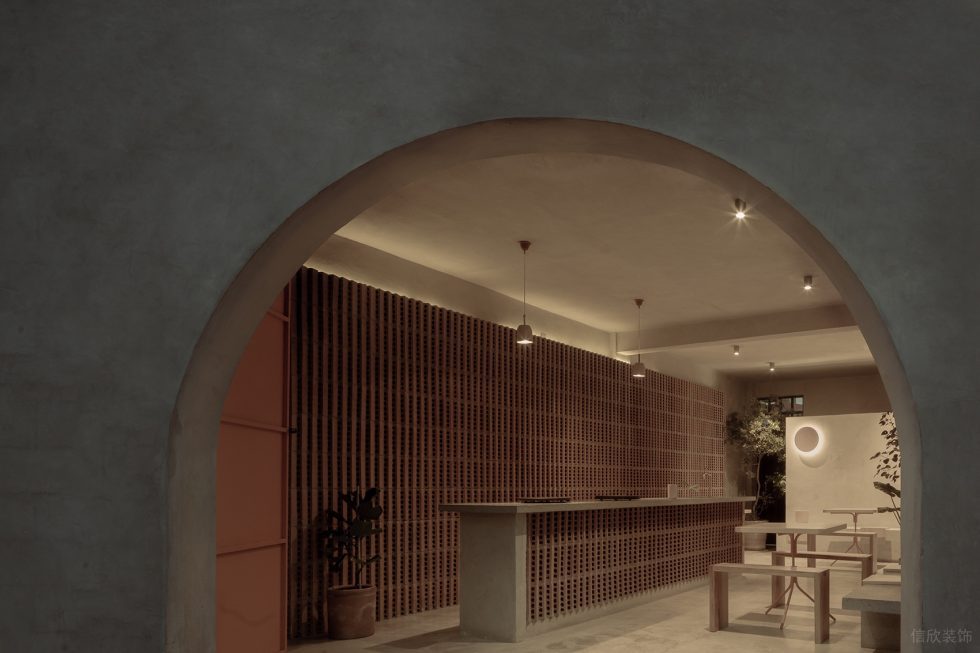 極簡(jiǎn)大地質(zhì)感西餐廳暖色燈光裝修設(shè)計(jì)