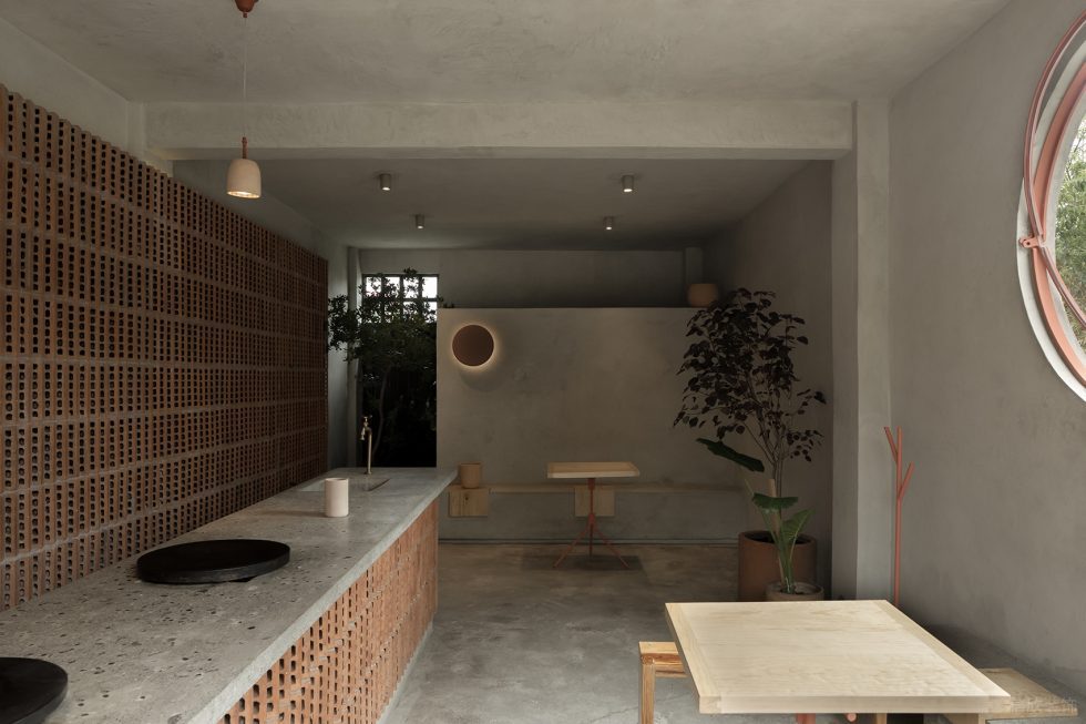 極簡(jiǎn)大地質(zhì)感西餐廳隱形廁所裝飾墻裝修設(shè)計(jì)