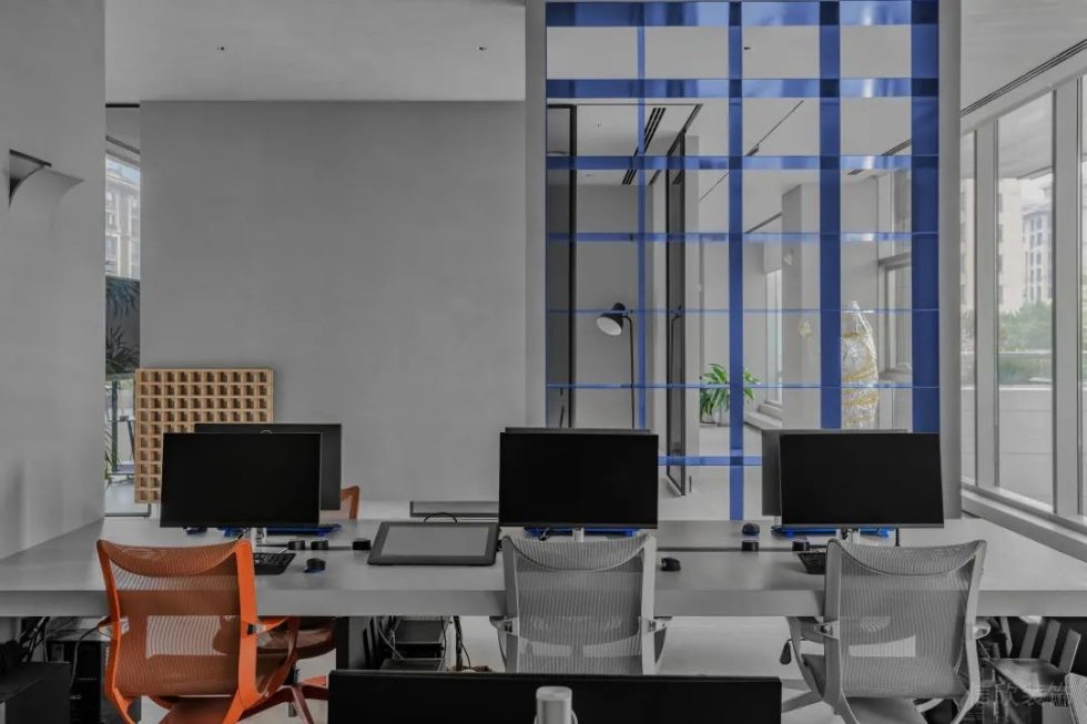 極簡黑白灰風(fēng)格辦公室裝修案例灰色啞光烤漆工作臺 極簡黑白灰風(fēng)格辦公室裝修案例灰色啞光烤漆工作臺