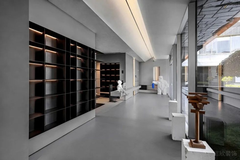 極簡黑白灰風(fēng)格辦公室裝修案例前廳白色藝術(shù)雕塑 極簡黑白灰風(fēng)格辦公室裝修案例前廳白色藝術(shù)雕塑