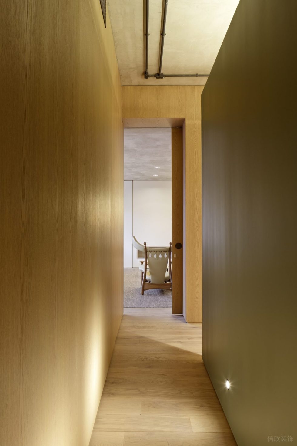 簡約原木風辦公室裝修設(shè)計原木色過道 簡約原木風辦公室裝修設(shè)計原木色過道