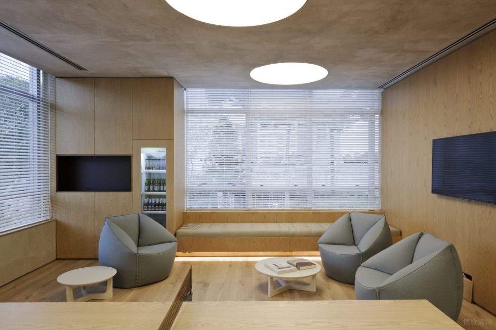 簡約原木風辦公室裝修設(shè)計原木色休息室 簡約原木風辦公室裝修設(shè)計原木色休息室