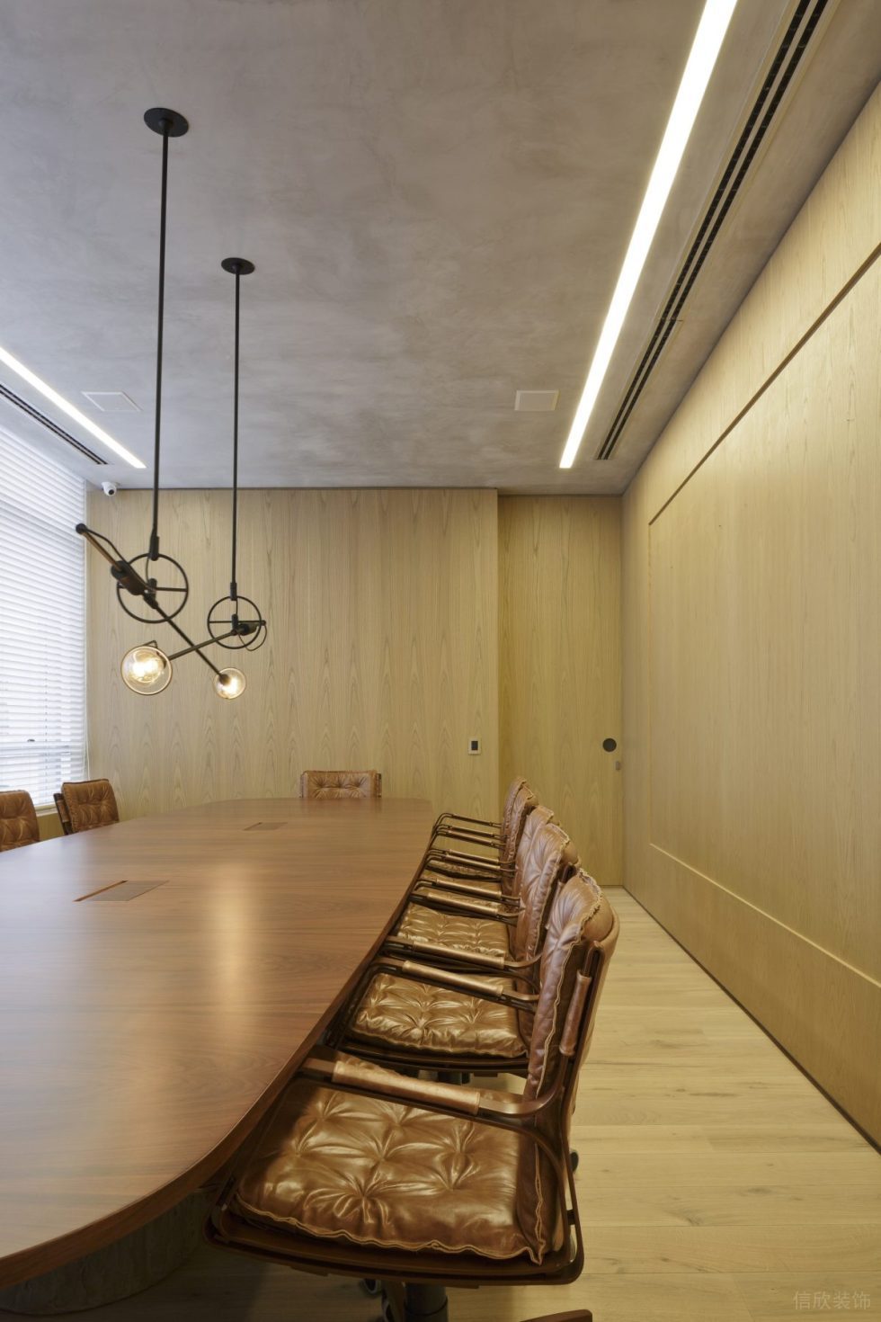 簡約原木風辦公室裝修設(shè)計水泥色天花 簡約原木風辦公室裝修設(shè)計水泥色天花