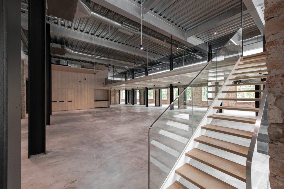 歐式工業(yè)風辦公室裝修案例 復式辦公區(qū)