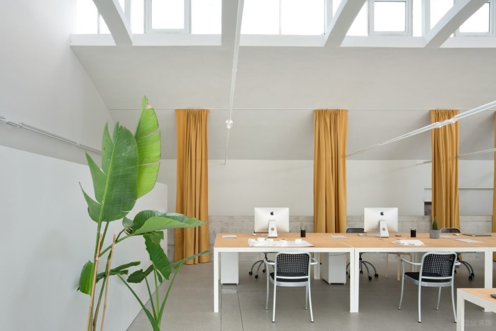 清新簡約風(fēng)辦公室裝修設(shè)計 二層辦公區(qū)頂面及窗戶