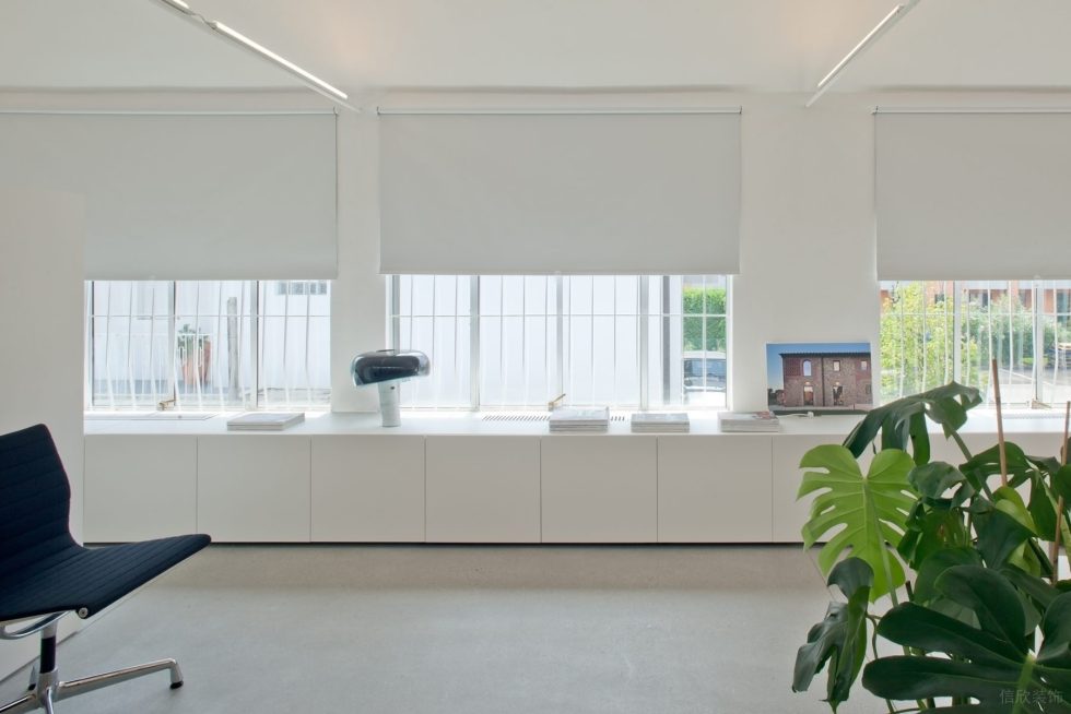 清新簡約風(fēng)辦公室裝修設(shè)計 白色烤漆木飄窗臺