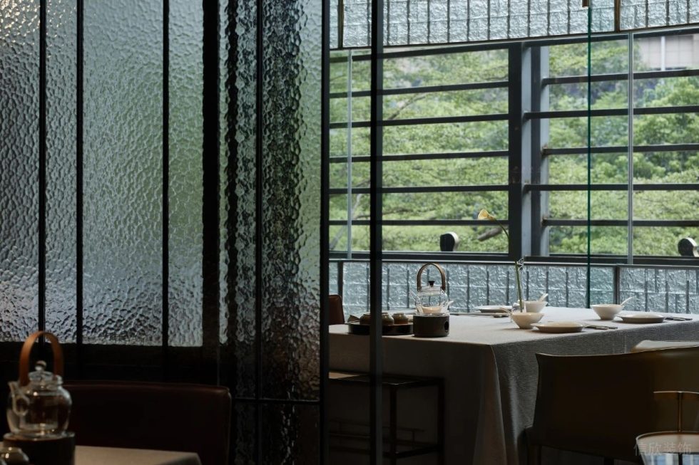 深遠(yuǎn)輕奢金屬感中餐廳氛圍感用餐區(qū)效果圖