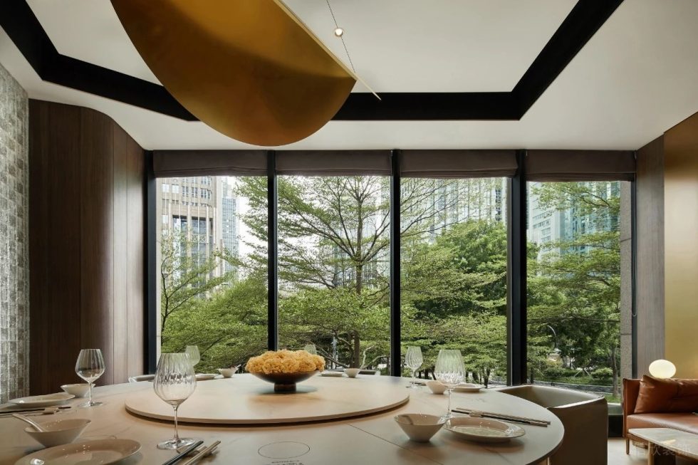 深遠(yuǎn)輕奢金屬感中餐廳高級包廂區(qū)裝修設(shè)計(jì)