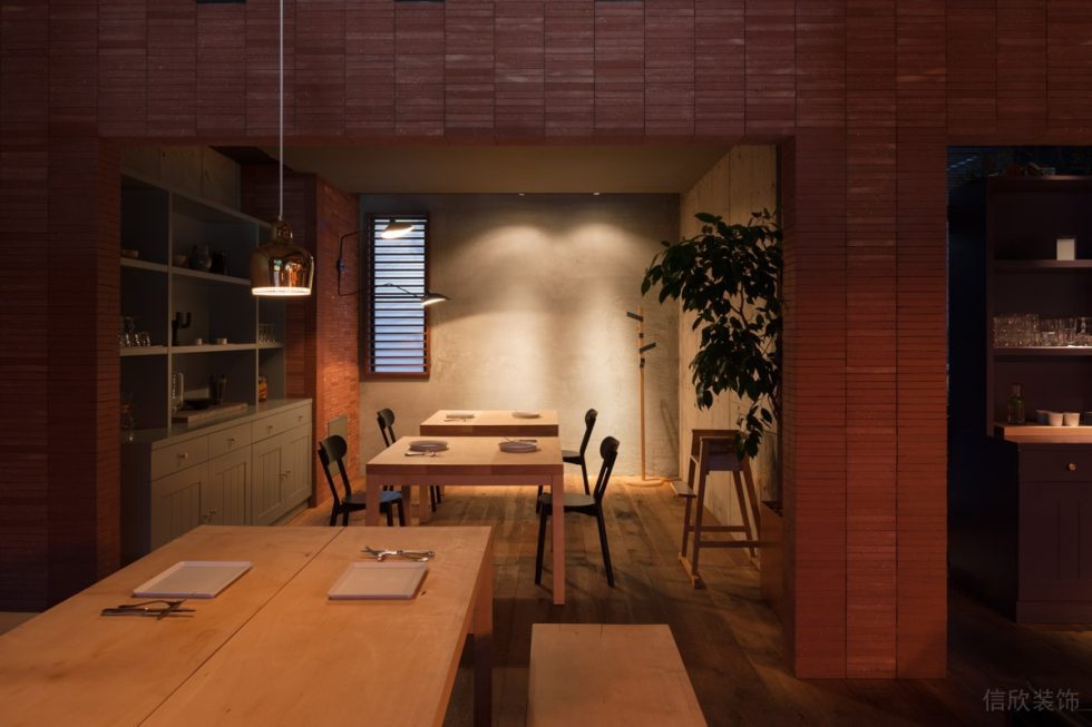 磚紅色復(fù)古簡約工業(yè)風(fēng)餐廳獨(dú)立就餐區(qū)裝修設(shè)計(jì)