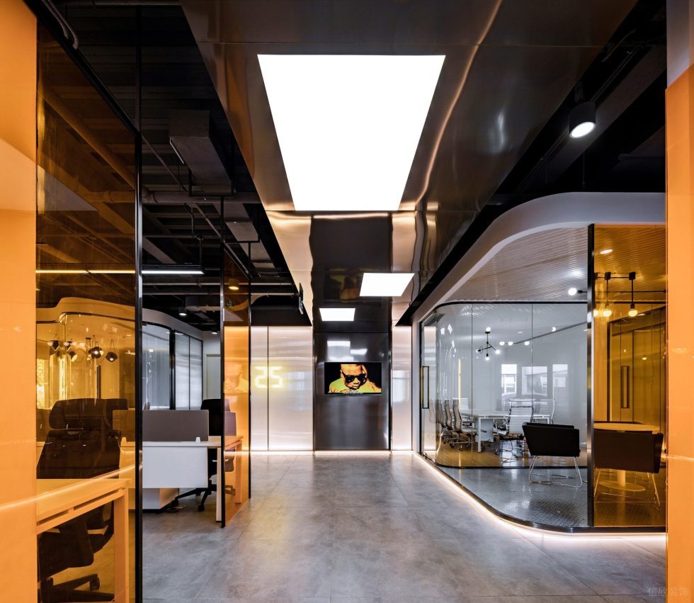 動(dòng)感現(xiàn)代風(fēng)辦公室裝修設(shè)計(jì)白色軟膜天花