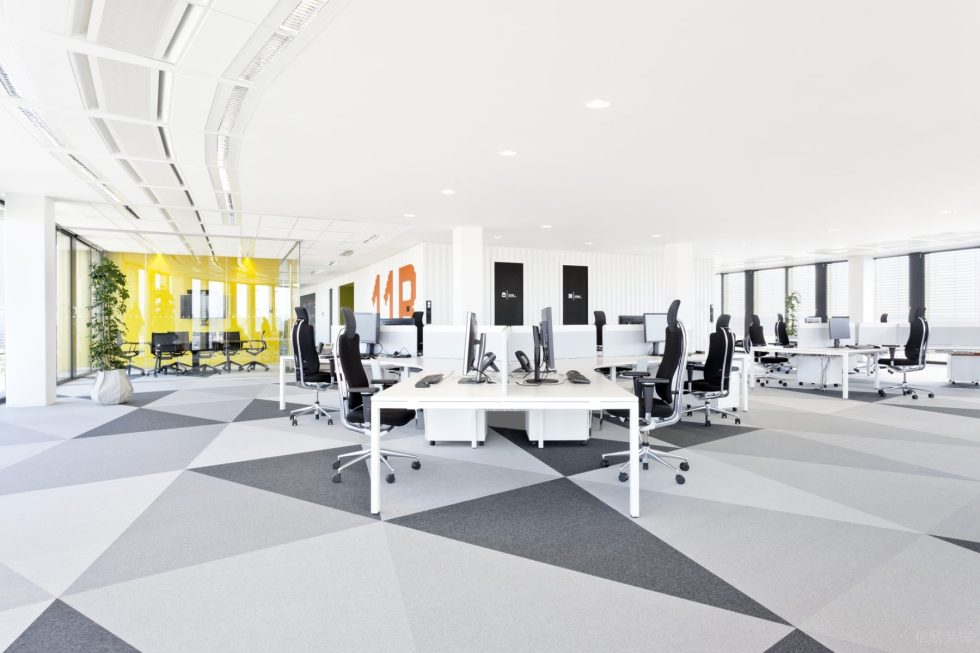 簡約混搭風(fēng)辦公室裝修設(shè)計(jì)灰白色辦公區(qū) 簡約混搭風(fēng)辦公室裝修設(shè)計(jì)灰白色辦公區(qū)