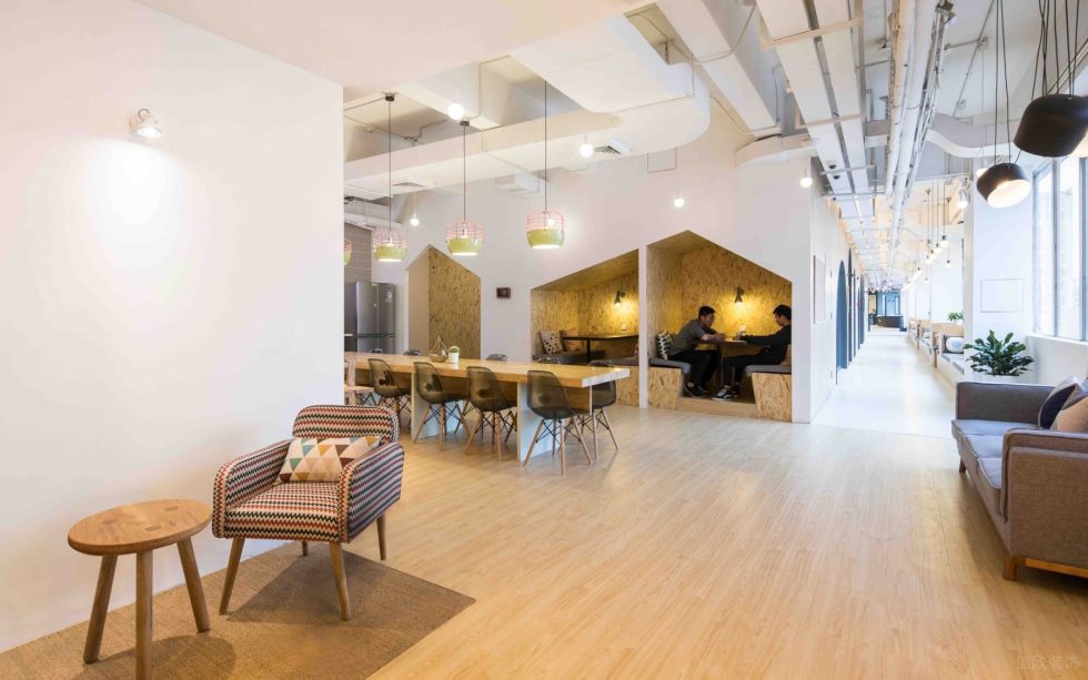 輕工業(yè)風(fēng)格辦公室裝修設(shè)計淺色木屋造型洽談區(qū)效果圖