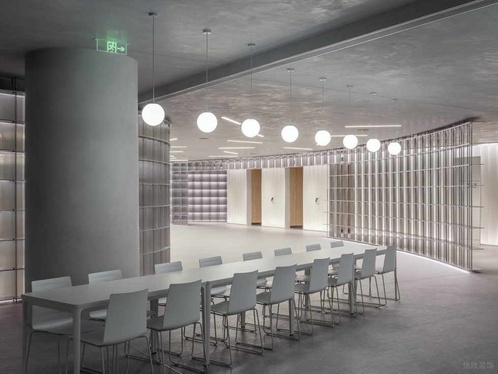 素色調現代簡約風辦公室裝修設計灰白色開放式討論區 素色調現代簡約風辦公室裝修設計灰白色開放式討論區