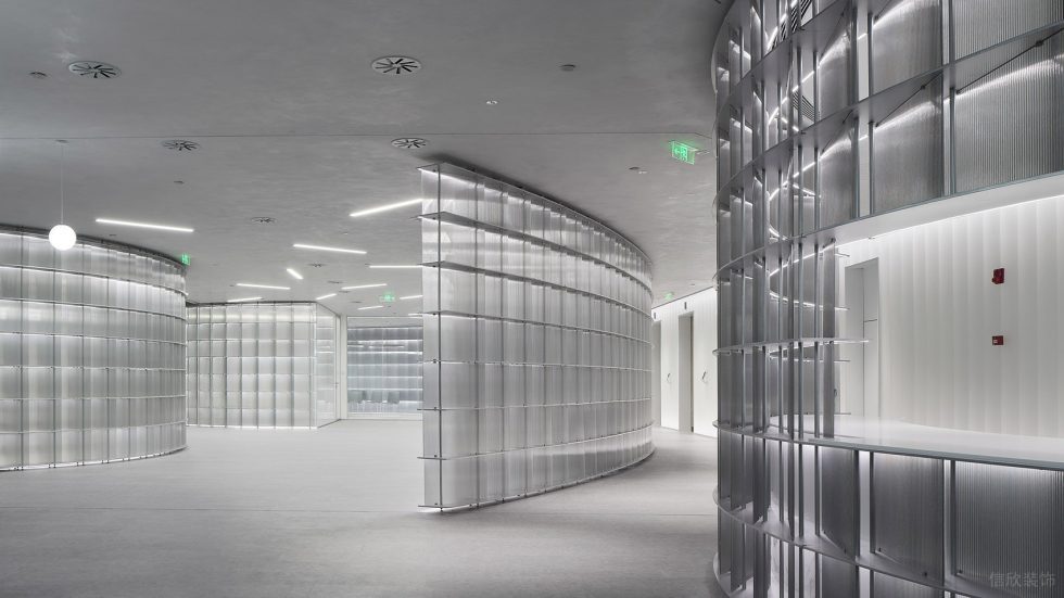 素色調現代簡約風辦公室裝修設計淺灰色過道 素色調現代簡約風辦公室裝修設計淺灰色過道